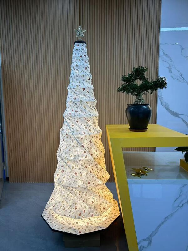 Grande Lampada da Terra in Carta Origami a Forma di Albero di Natale Decorativa in PVC Riciclabile